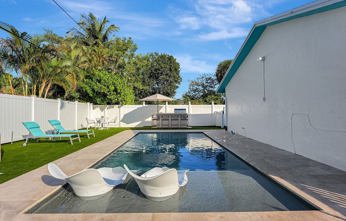 Sea Star - Newly Renovated Studio with Bathroom and Kitchenette Fort Lauderdale Retreat