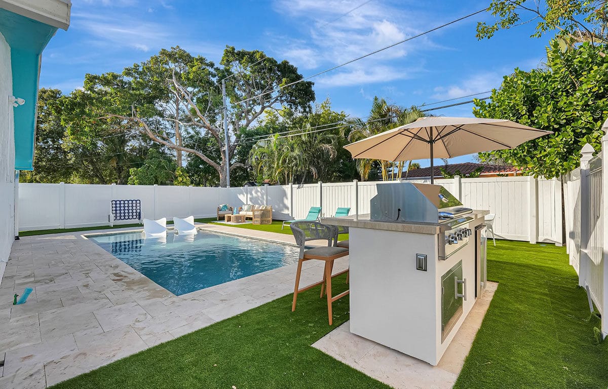 Sea Star - Newly Renovated Studio with Bathroom and Kitchenette Fort Lauderdale Retreat