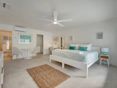 Sea Star - Beautiful Newly Renovated 3 Bedroom / 2 Bath Fort Lauderdale Apartment Retreat