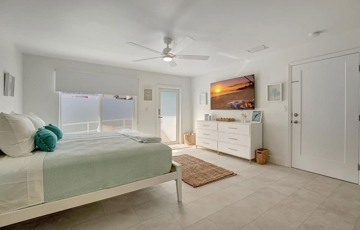 Sea Star - Newly Renovated Studio with Bathroom and Kitchenette Fort Lauderdale Retreat
