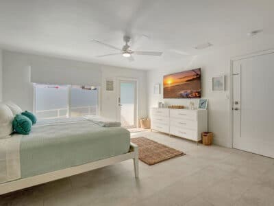 Sea Star - Newly Renovated Studio with Bathroom and Kitchenette Fort Lauderdale Retreat