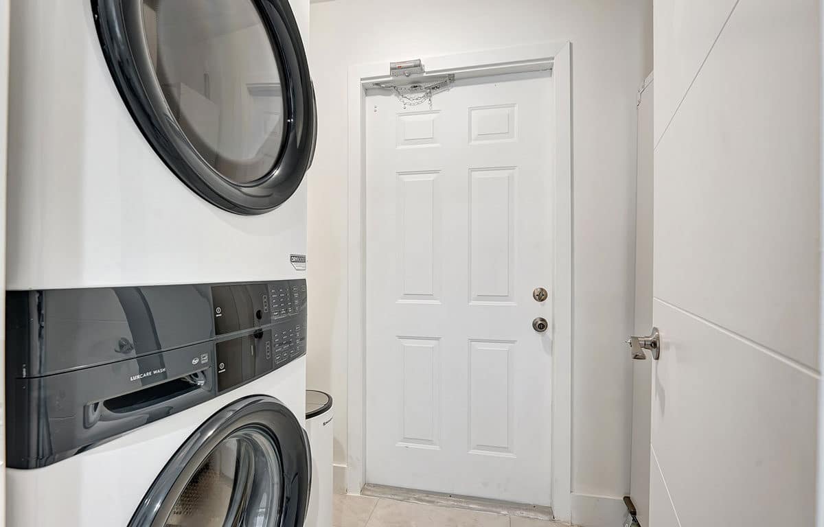 Sea Star - Newly Renovated Studio with Bathroom and Kitchenette Fort Lauderdale Retreat