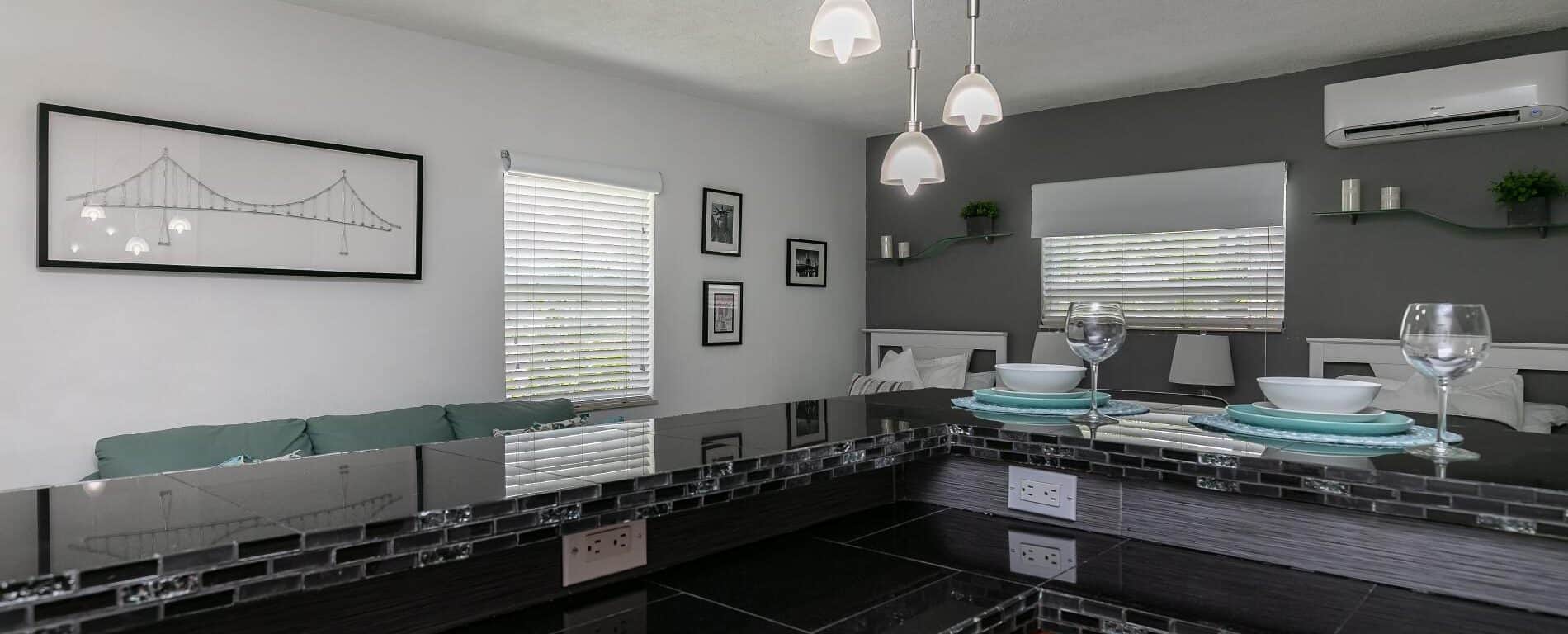 Northern View - Cozy 1 Bed / 1 Bath Downtown Retreat