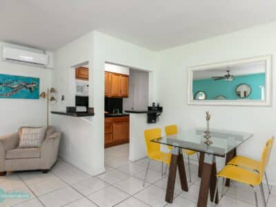 Central View - Cozy 1 Bed / 1 Bath Downtown Retreat