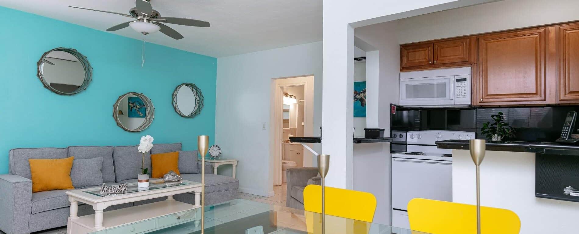Central View - Cozy 1 Bed / 1 Bath Downtown Retreat