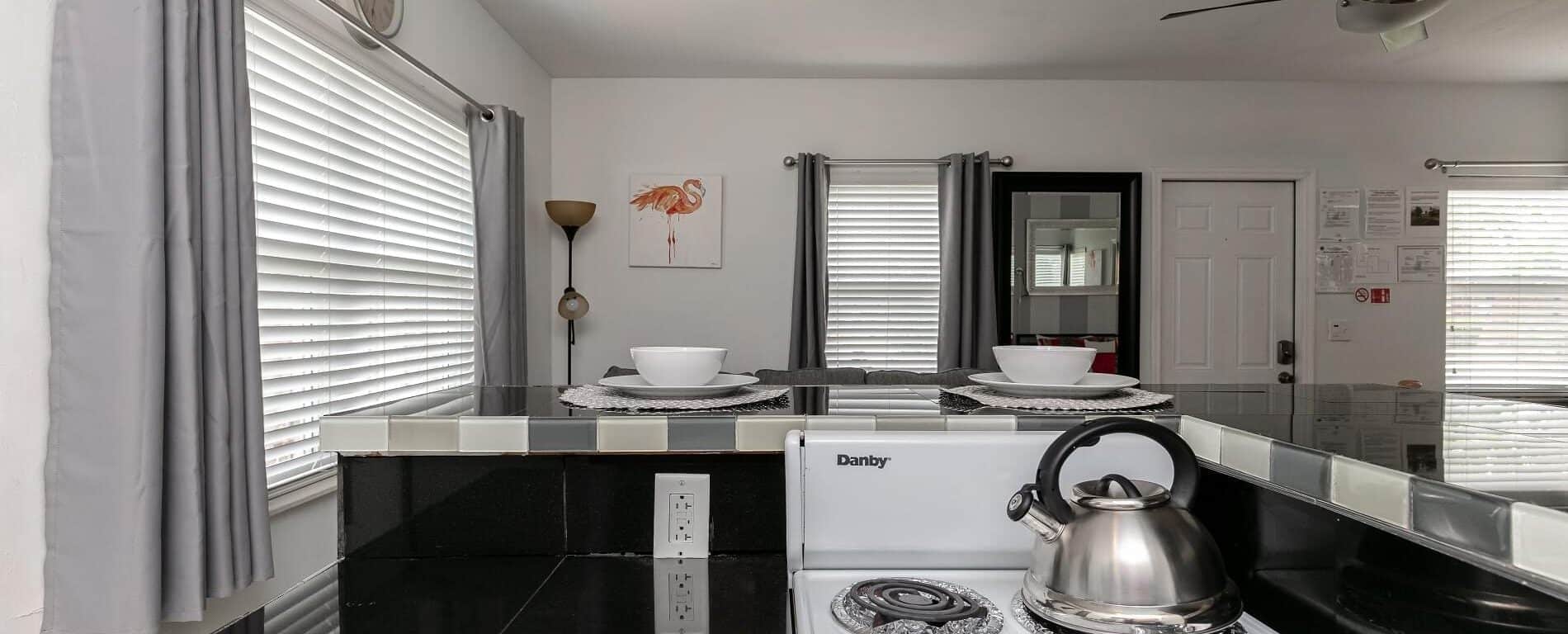 Southern View - Cozy 1 Bed / 1 Bath Downtown Retreat