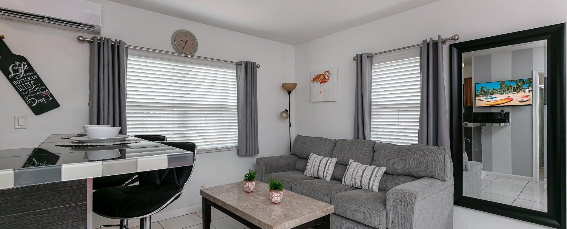 Southern View - Cozy 1 Bed / 1 Bath Downtown Retreat