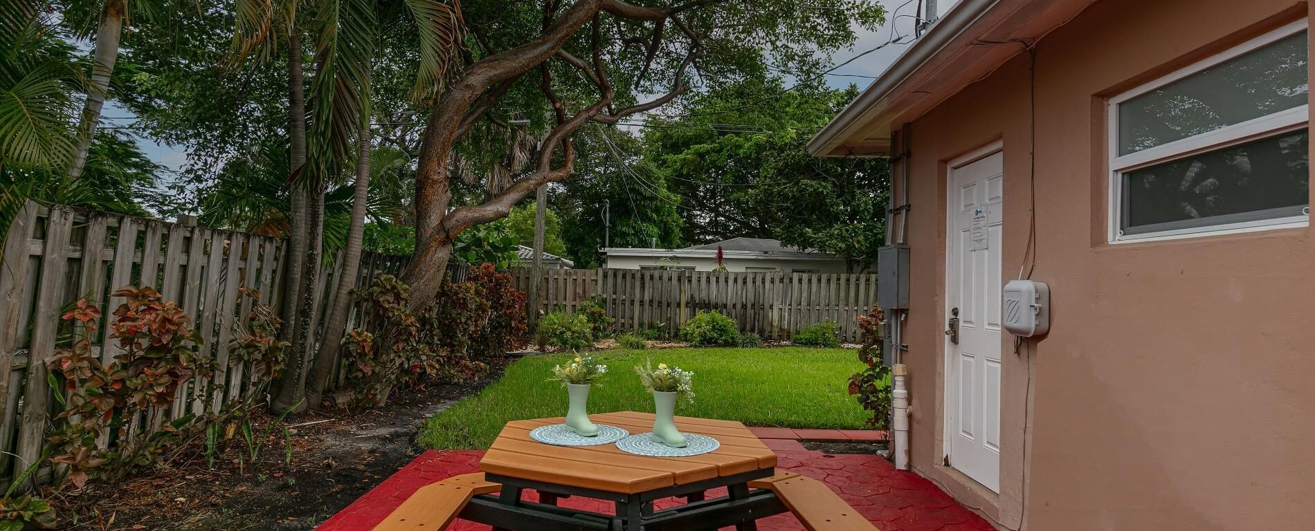 Southern View - Cozy 1 Bed / 1 Bath Downtown Retreat