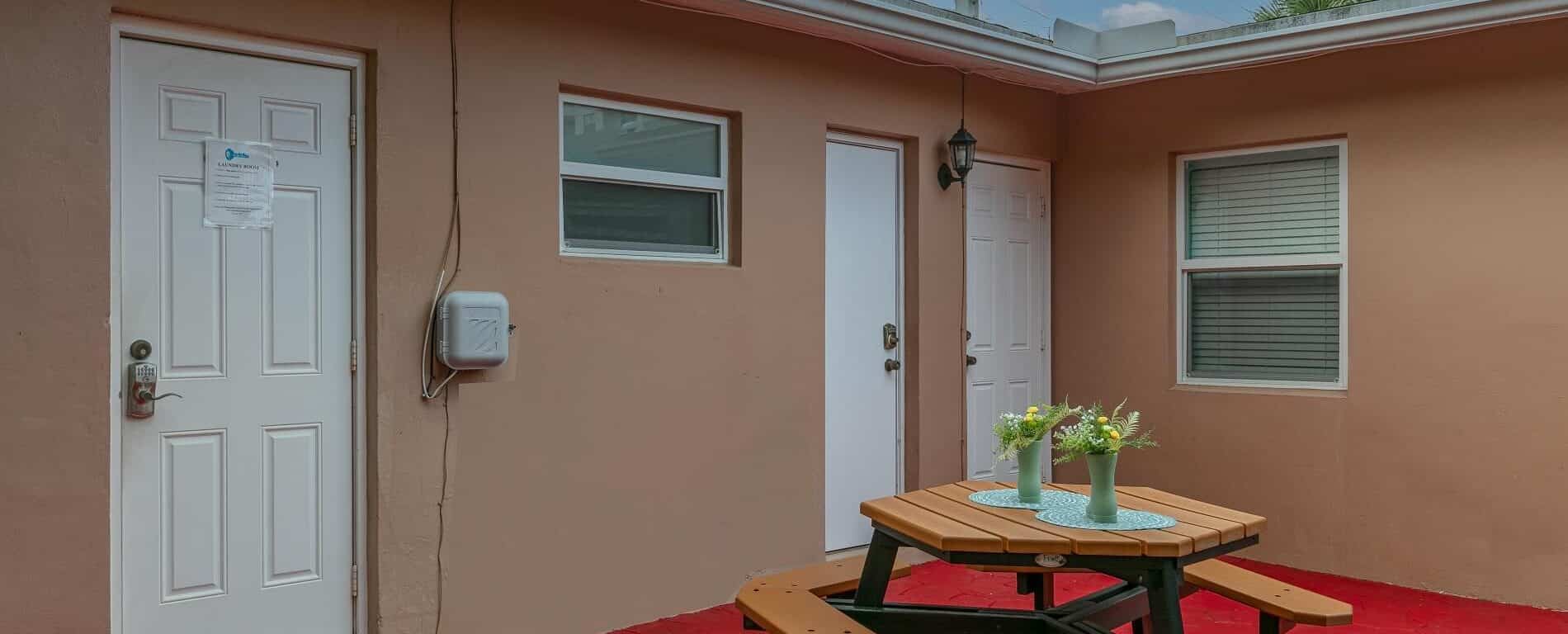 Southern View - Cozy 1 Bed / 1 Bath Downtown Retreat