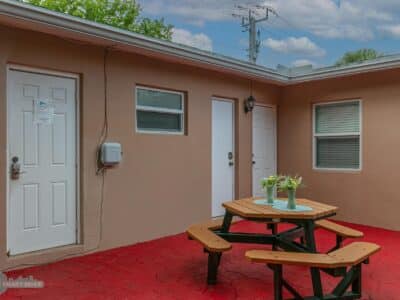 Southern View - Cozy 1 Bed / 1 Bath Downtown Retreat