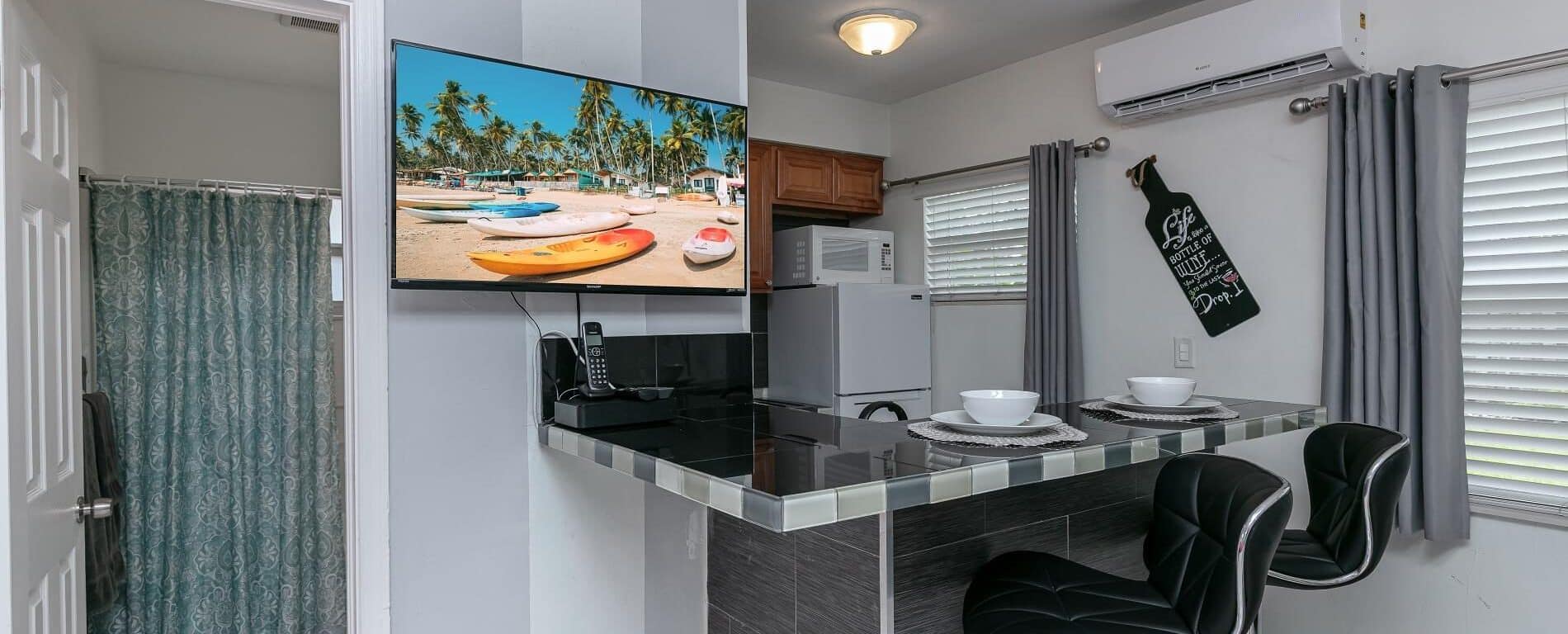Southern View - Cozy 1 Bed / 1 Bath Downtown Retreat