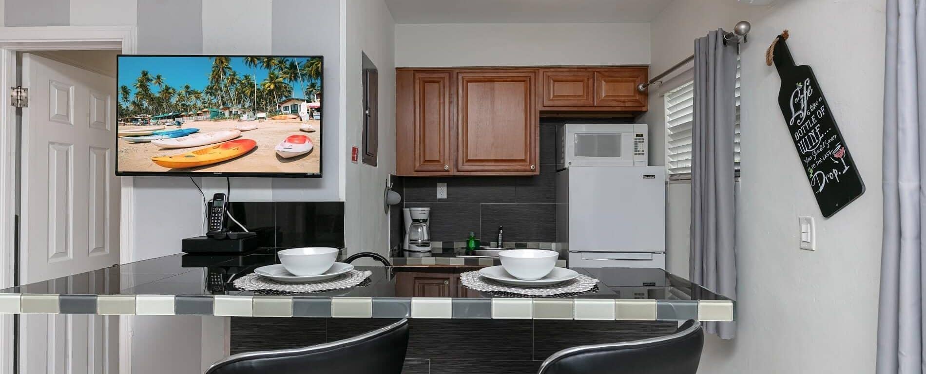 Southern View - Cozy 1 Bed / 1 Bath Downtown Retreat