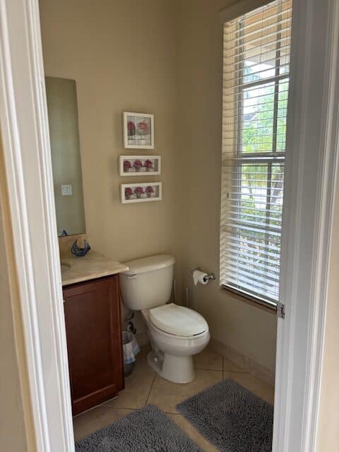 Fantasea - Spacious 4 bedroom / 2.5 bathrooms / Private Free-Standing House