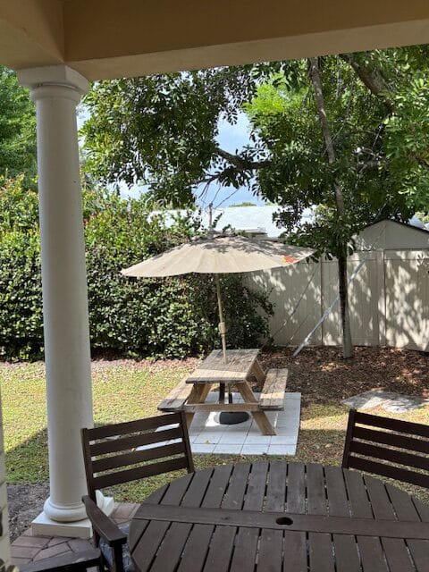 Fantasea - Spacious 4 bedroom / 2.5 bathrooms / Private Free-Standing House