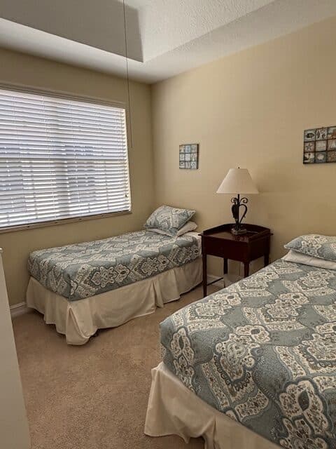 Fantasea - Spacious 4 bedroom / 2.5 bathrooms / Private Free-Standing House