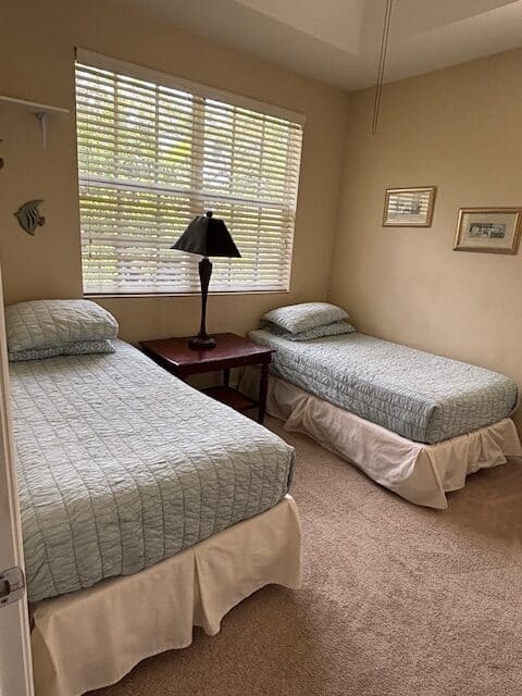 Fantasea - Spacious 4 bedroom / 2.5 bathrooms / Private Free-Standing House