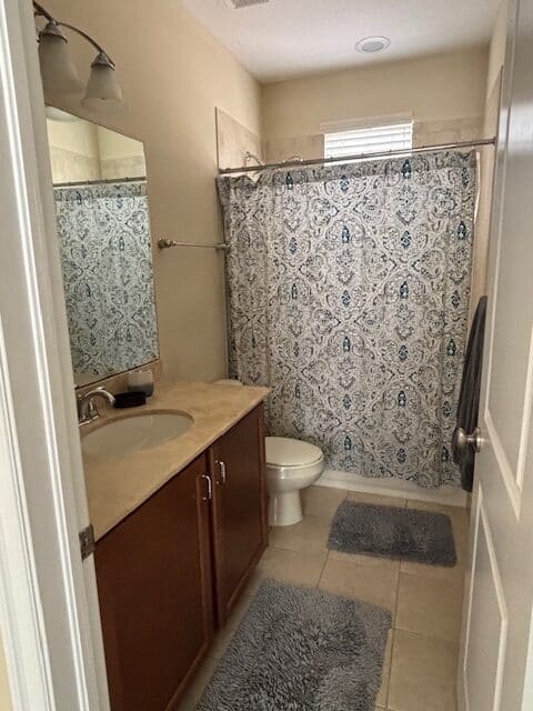 Fantasea - Spacious 4 bedroom / 2.5 bathrooms / Private Free-Standing House