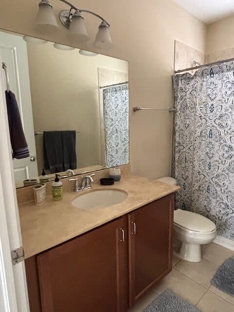 Fantasea - Spacious 4 bedroom / 2.5 bathrooms / Private Free-Standing House