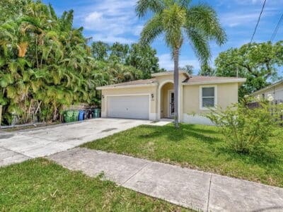 Marina Casa – Beautiful 4BR/2BA Fort Lauderdale Private Home Minutes from Marina & Airport