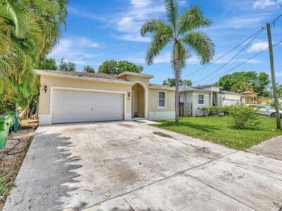 Marina Casa – Beautiful 4BR/2BA Fort Lauderdale Private Home Minutes from Marina & Airport