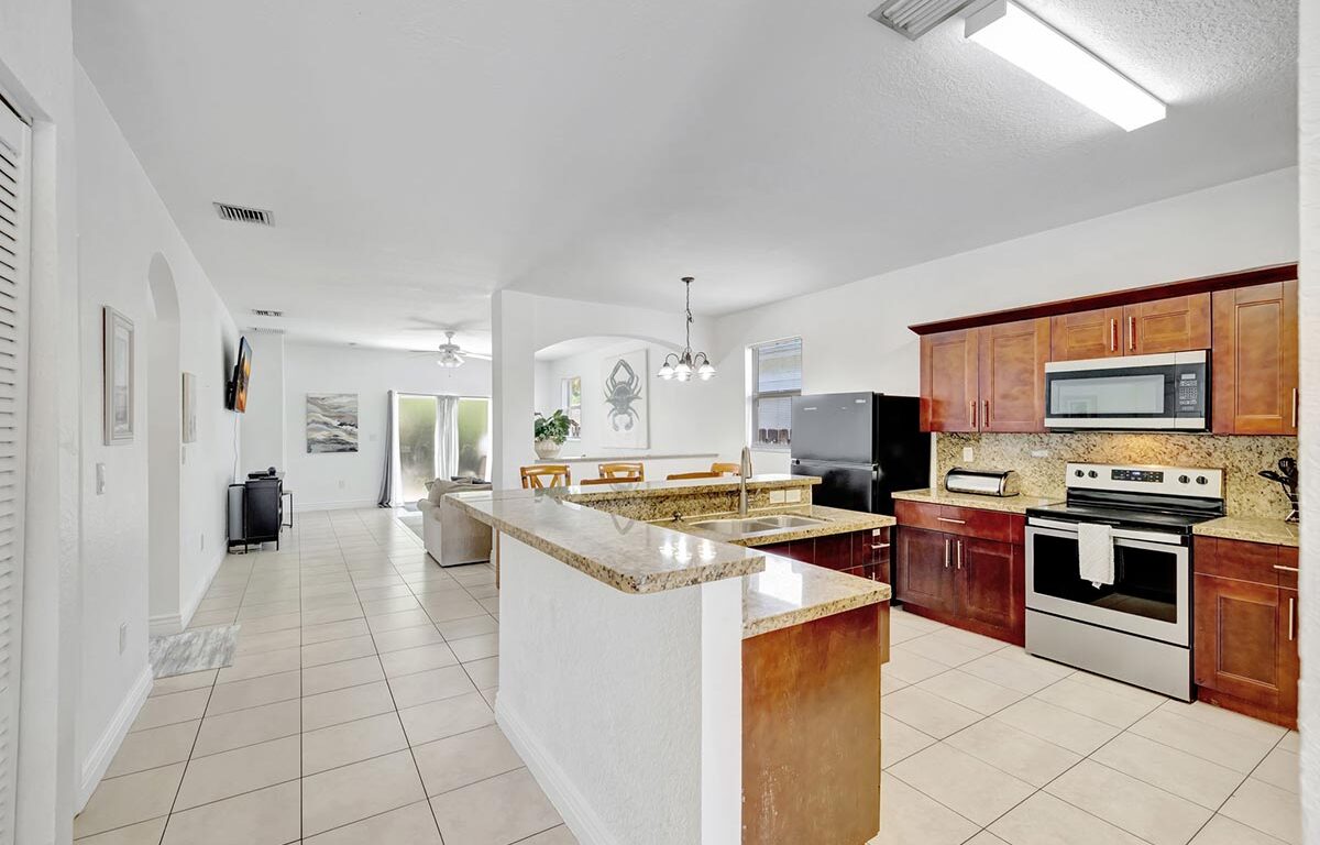 Marina Casa – Beautiful 4BR/2BA Fort Lauderdale Private Home Minutes from Marina & Airport