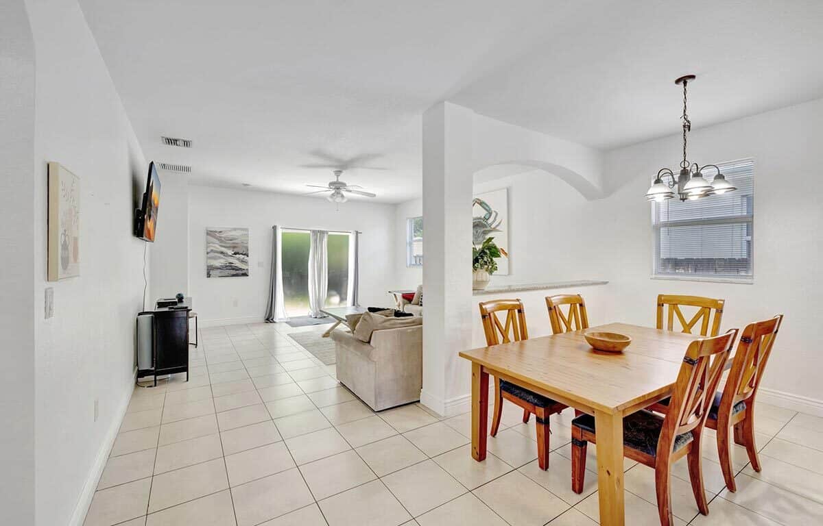 Marina Casa – Beautiful 4BR/2BA Fort Lauderdale Private Home Minutes from Marina & Airport