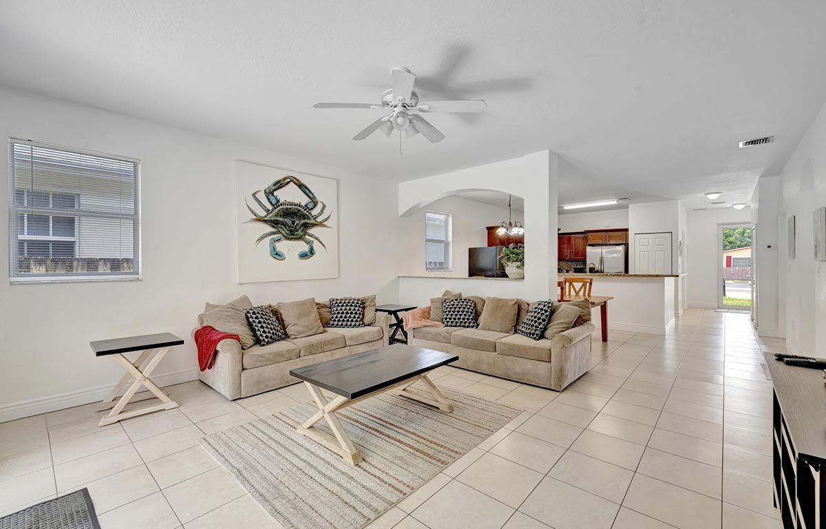 Marina Casa – Beautiful 4BR/2BA Fort Lauderdale Private Home Minutes from Marina & Airport