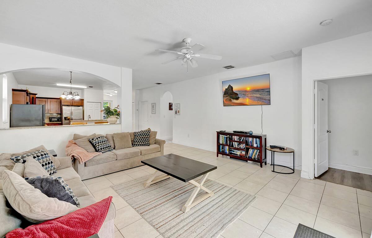Marina Casa – Beautiful 4BR/2BA Fort Lauderdale Private Home Minutes from Marina & Airport