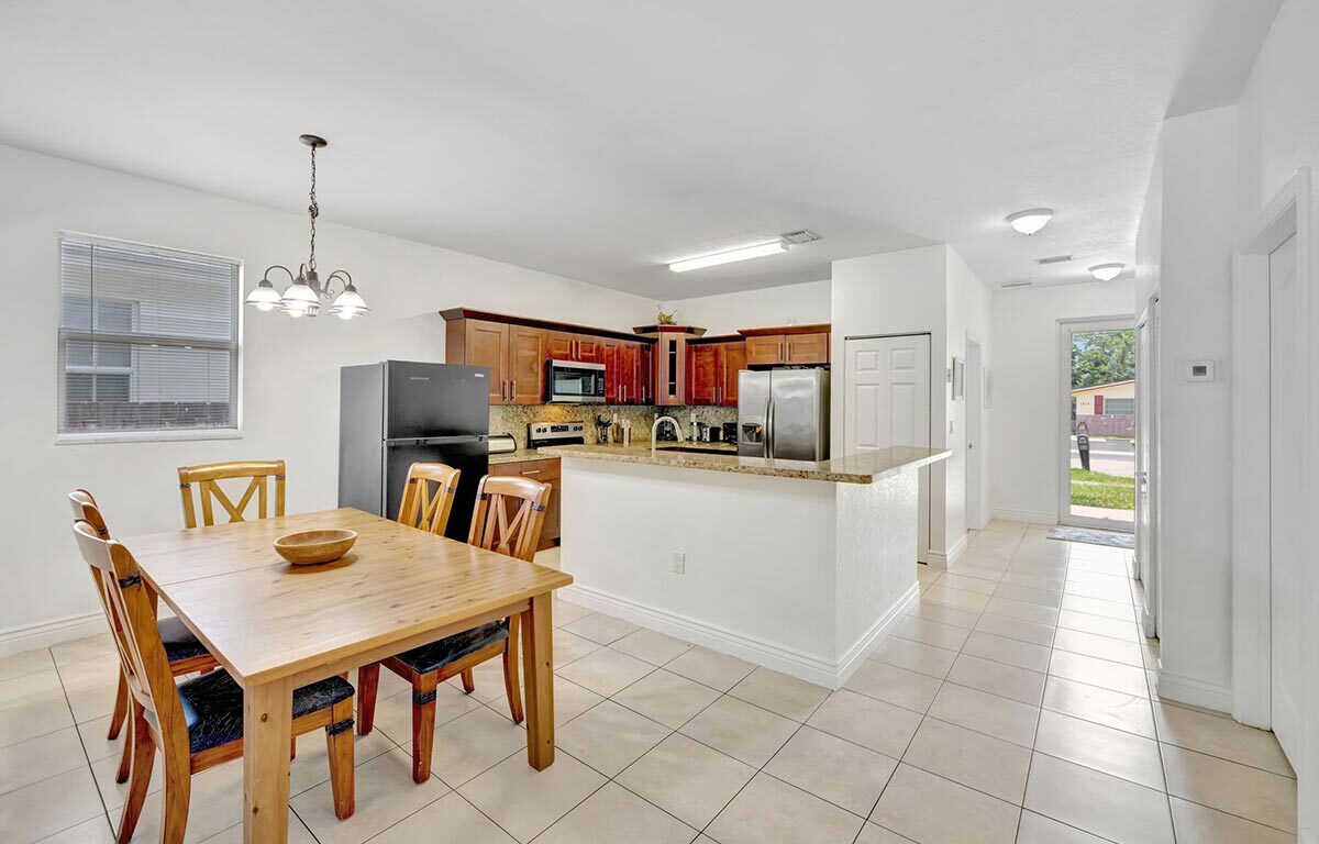 Marina Casa – Beautiful 4BR/2BA Fort Lauderdale Private Home Minutes from Marina & Airport