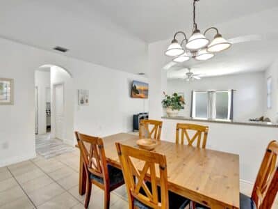 Marina Casa – Beautiful 4BR/2BA Fort Lauderdale Private Home Minutes from Marina & Airport