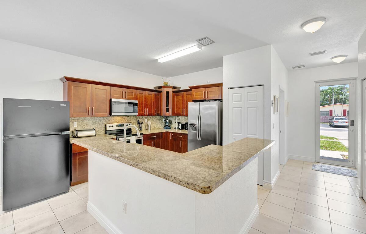 Marina Casa – Beautiful 4BR/2BA Fort Lauderdale Private Home Minutes from Marina & Airport