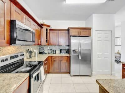 Marina Casa – Beautiful 4BR/2BA Fort Lauderdale Private Home Minutes from Marina & Airport