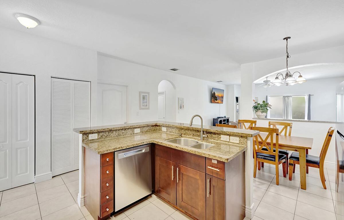 Marina Casa – Beautiful 4BR/2BA Fort Lauderdale Private Home Minutes from Marina & Airport