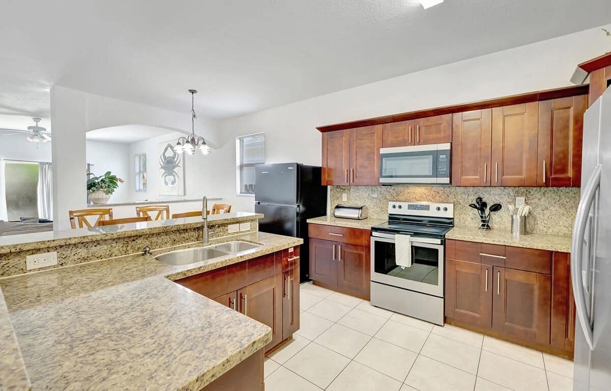 Marina Casa – Beautiful 4BR/2BA Fort Lauderdale Private Home Minutes from Marina & Airport