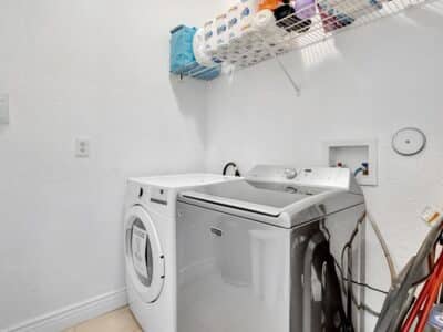 Marina Casa – Beautiful 4BR/2BA Fort Lauderdale Private Home Minutes from Marina & Airport