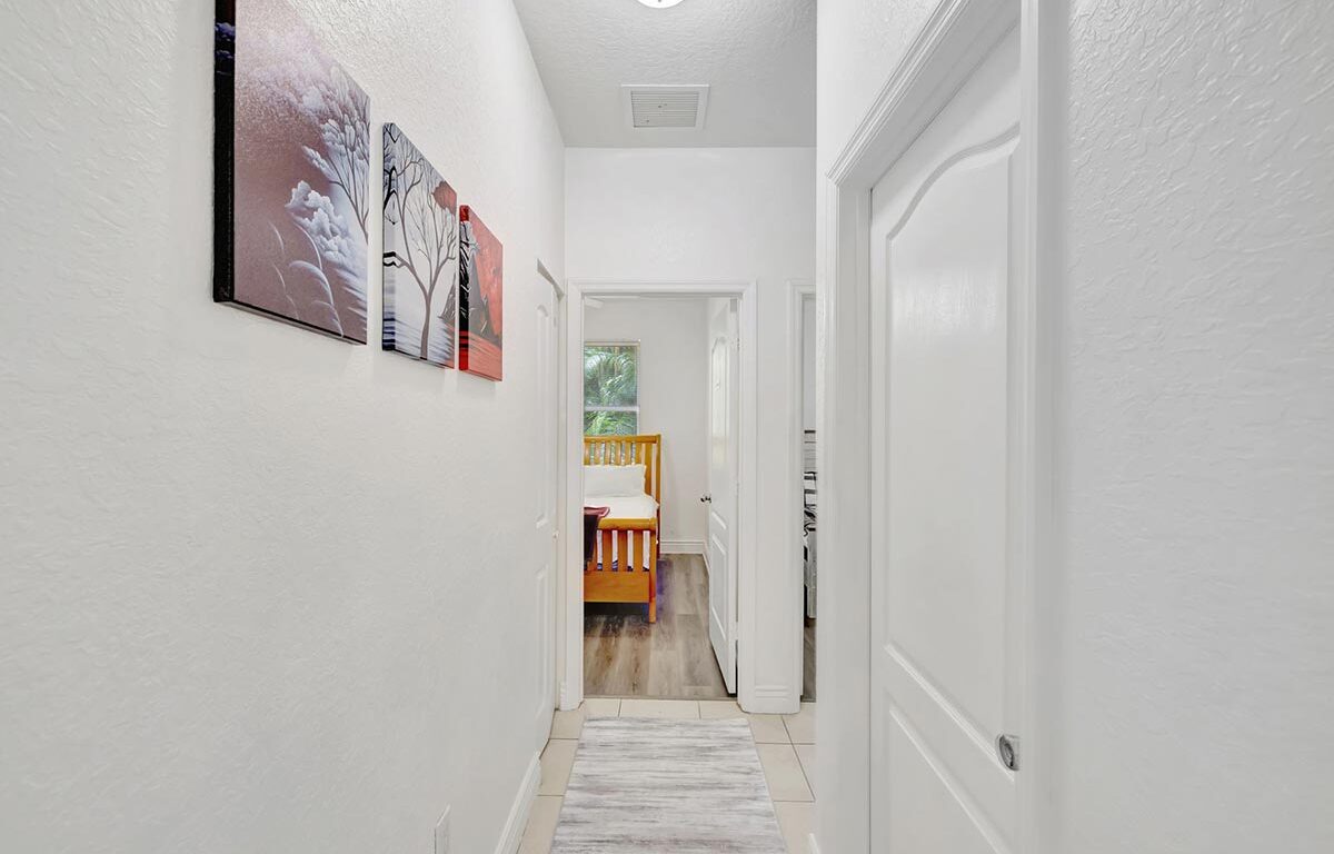 Marina Casa – Beautiful 4BR/2BA Fort Lauderdale Private Home Minutes from Marina & Airport