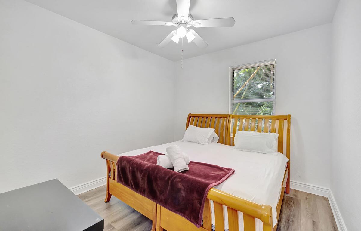 Marina Casa – Beautiful 4BR/2BA Fort Lauderdale Private Home Minutes from Marina & Airport