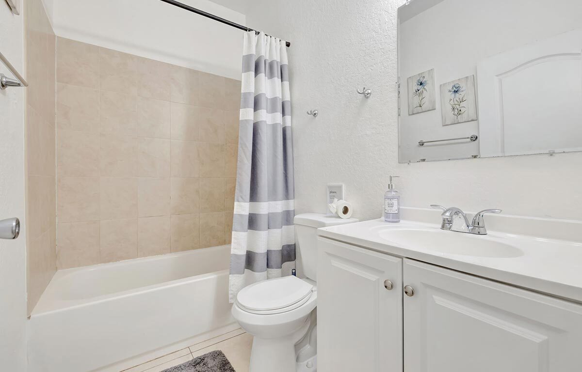 Marina Casa – Beautiful 4BR/2BA Fort Lauderdale Private Home Minutes from Marina & Airport