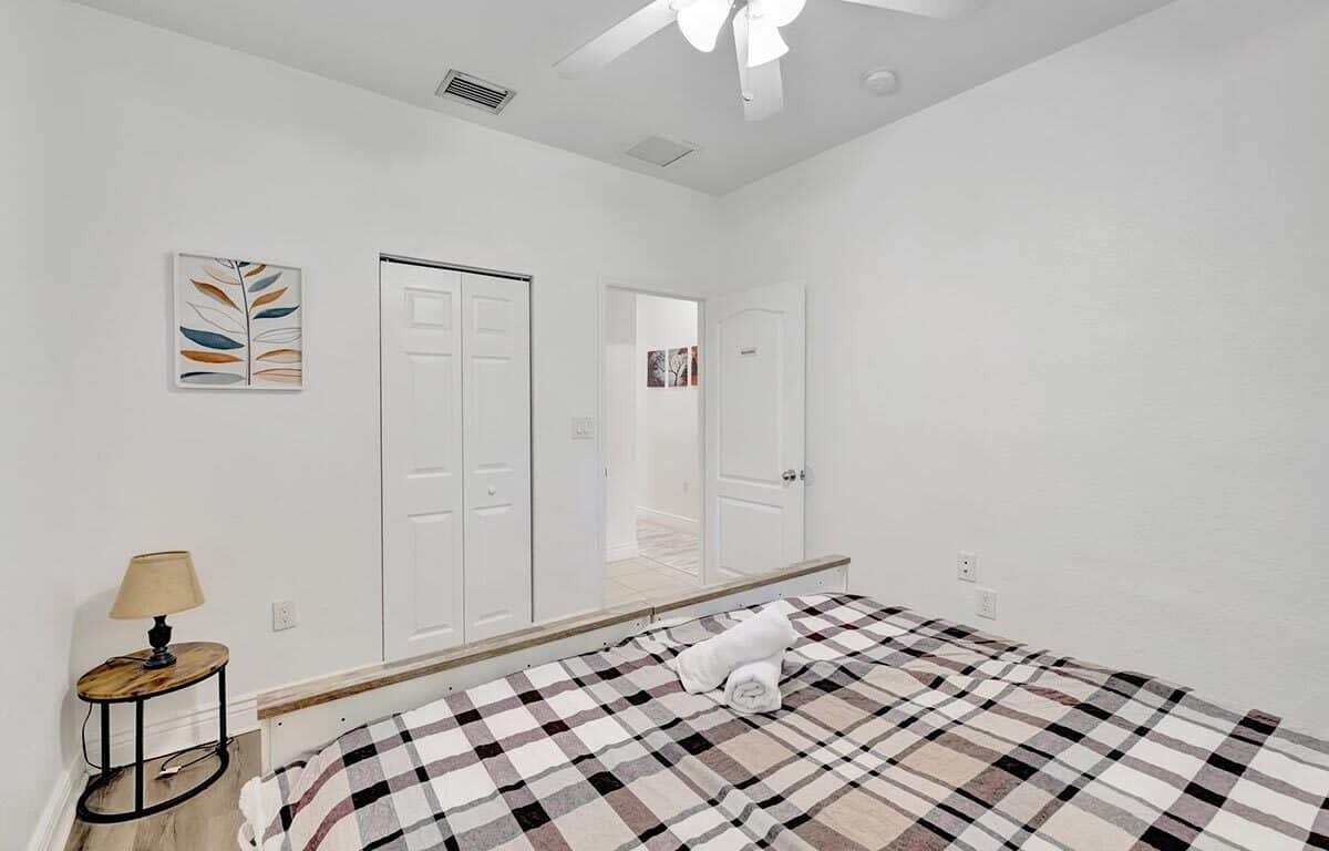 Marina Casa – Beautiful 4BR/2BA Fort Lauderdale Private Home Minutes from Marina & Airport