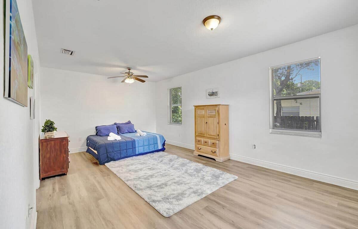 Marina Casa – Beautiful 4BR/2BA Fort Lauderdale Private Home Minutes from Marina & Airport