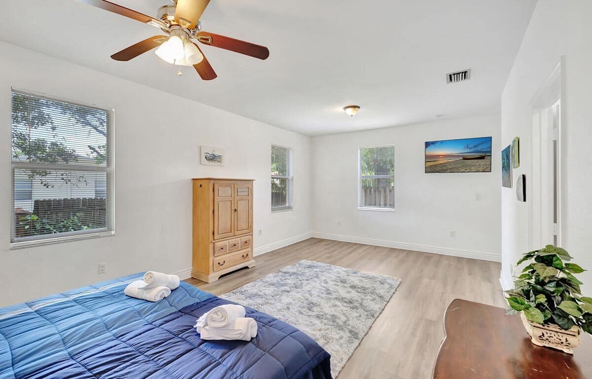 Marina Casa – Beautiful 4BR/2BA Fort Lauderdale Private Home Minutes from Marina & Airport