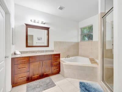 Marina Casa – Beautiful 4BR/2BA Fort Lauderdale Private Home Minutes from Marina & Airport