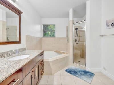 Marina Casa – Beautiful 4BR/2BA Fort Lauderdale Private Home Minutes from Marina & Airport