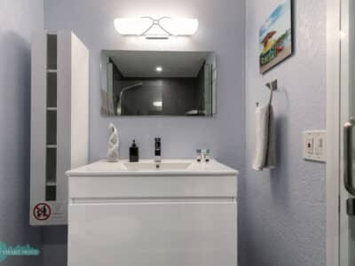 Welcome to Laudy – Stylish 5BR/3BA Fort Lauderdale Private Home Retreat