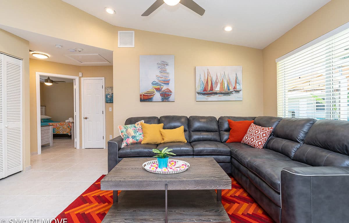 Island Breeze - 3 Bed & 2 Bath | Student-Friendly Crew Housing - 4 Units