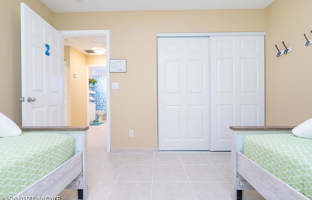 Island Breeze - 3 Bed & 2 Bath | Student-Friendly Crew Housing - 4 Units