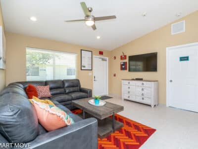 Island Breeze - 3 Bed & 2 Bath | Student-Friendly Crew Housing - 4 Units