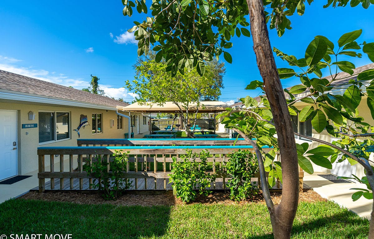 Island Breeze - 3 Bed & 2 Bath | Student-Friendly Crew Housing - 4 Units