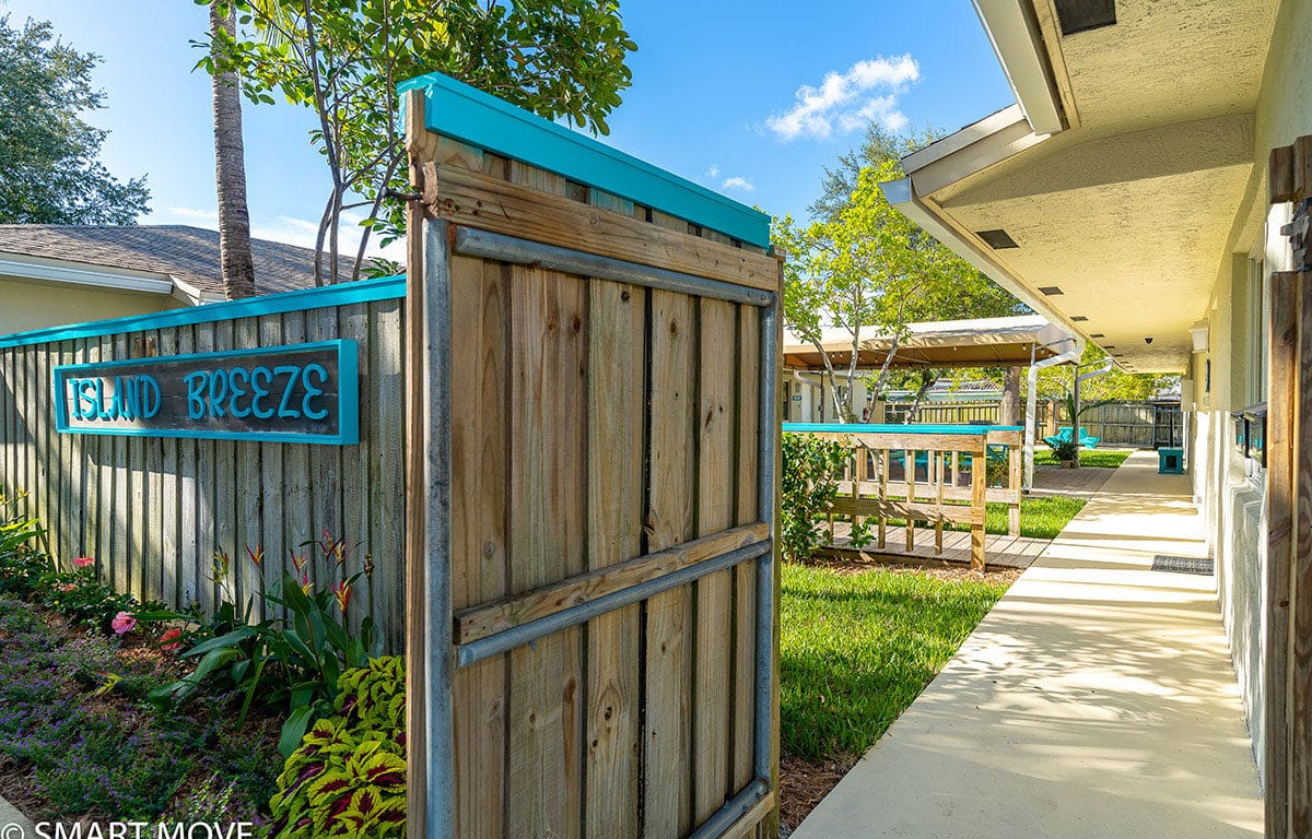 Island Breeze - 3 Bed & 2 Bath | Student-Friendly Crew Housing - 4 Units