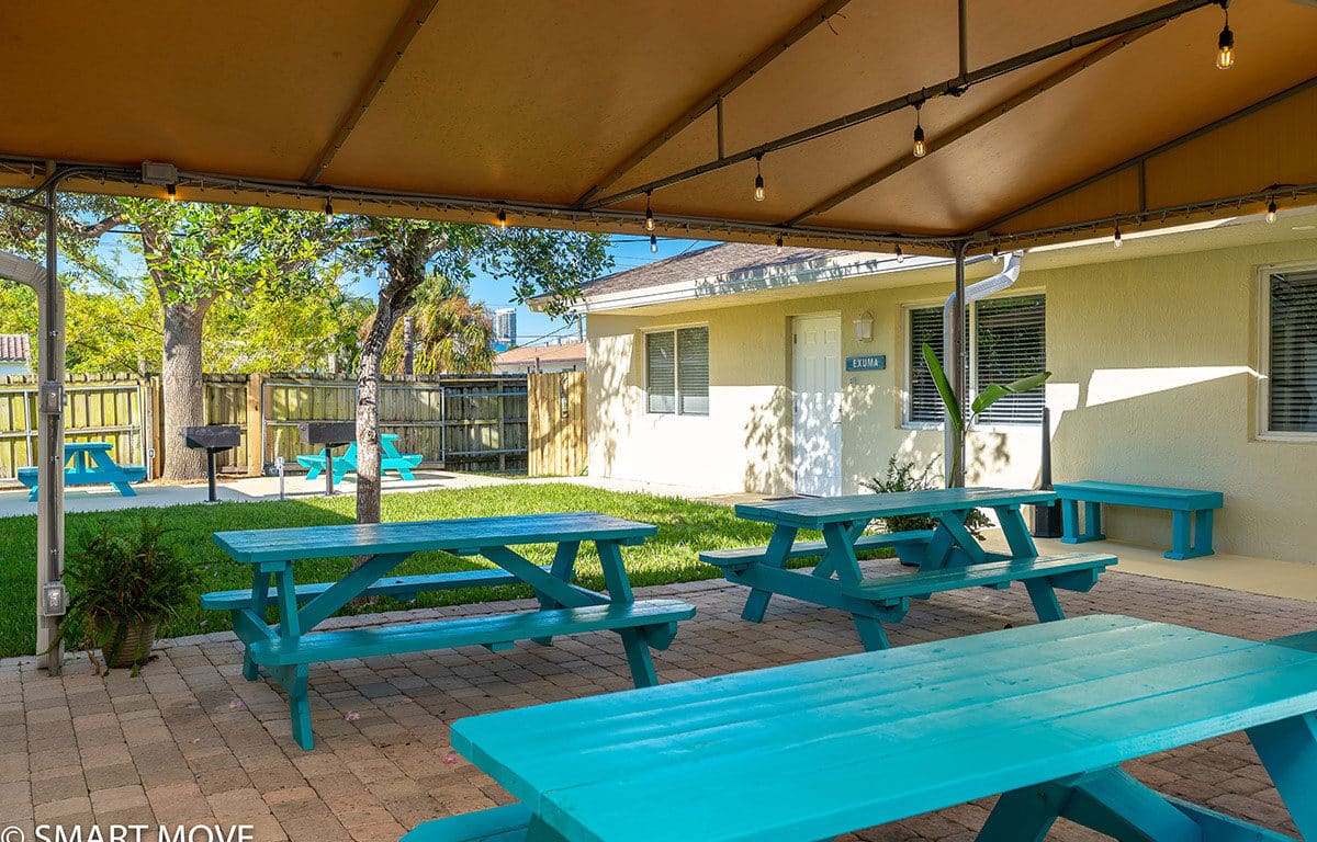 Island Breeze - 3 Bed & 2 Bath | Student-Friendly Crew Housing - 4 Units